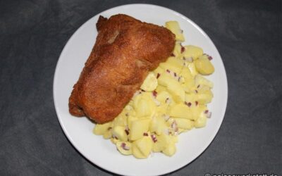 Gebackene Kalbsfüsse mit Kartoffelsalat